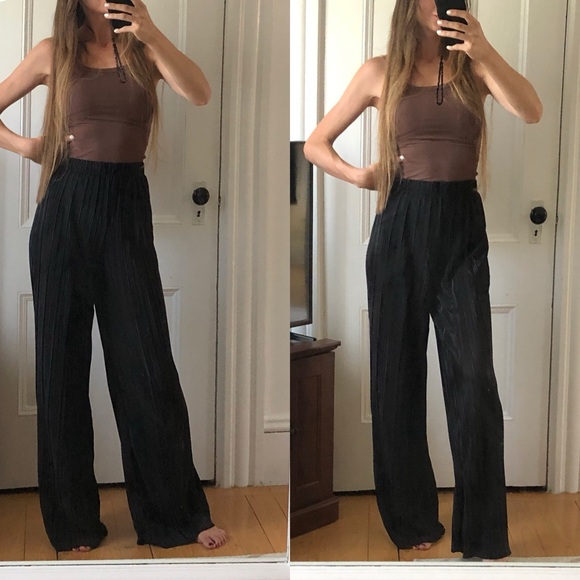 unbr Pants - Black Wide-Leg Women's Pleated Boho-Style Pants S